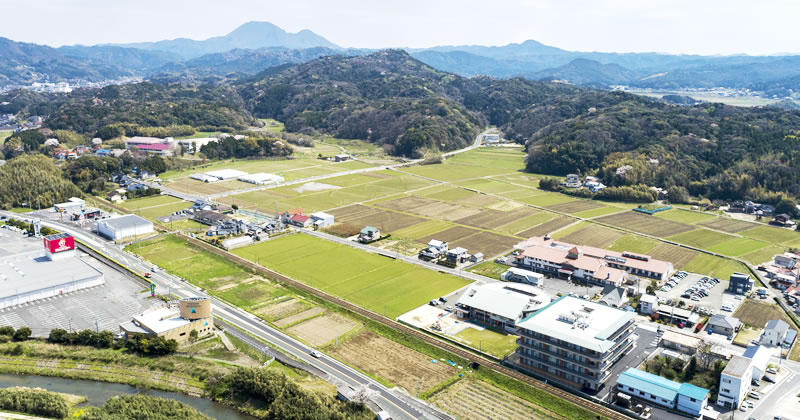 山の向こうに三瓶山